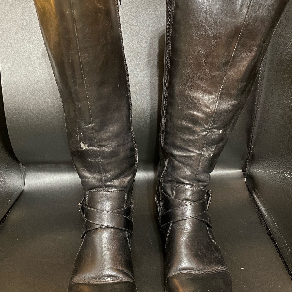 Elegant Black Leather Women's Boots with Buckle Details
